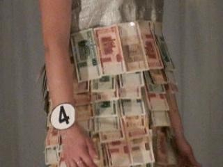Платье из денег (region4.by)