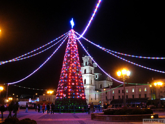 В Гродно включили новогоднюю иллюминацию