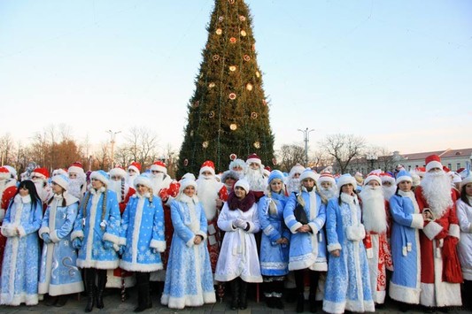 Парад дедов морозов и снегурочек в Гродно