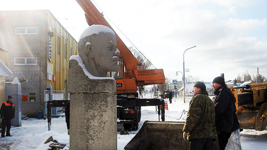 В Слониме демонтирован памятник Ленину