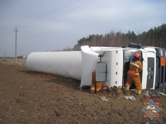 В Гродненской области перевернулась цистерна пропан-бутана