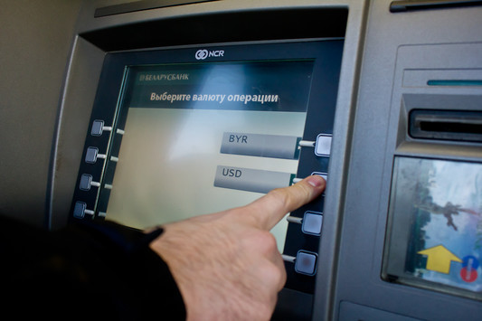 В банкоматах Беларусбанка больше не оплатишь byfly и телефон