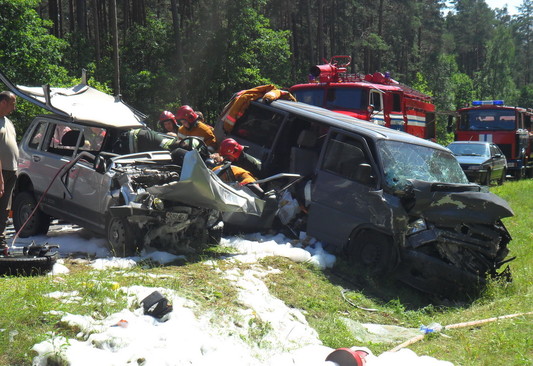 В аварии около деревни Озеры столкнулся в недорожник и микроавтобус с семьёй