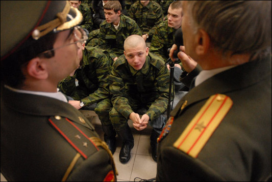 В Беларуси в армию заберут даже косых и кривых