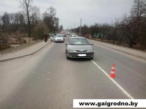 Девочка под колесам автомобиля