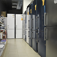 Холодильники: Liebherr, Bosch, AEG, LG, Siemens.