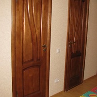 Дверь «Стройдетали» (г. Вилейка) массив сосны Рафаэль, цвет орех, ручка модель Пиза
