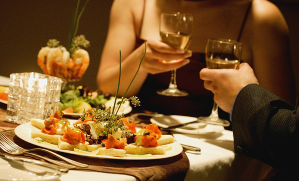 Romanticheskij Uzhin 14 Fevralya V Restorane Belye Rozy