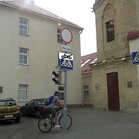 Дорожные знаки и места предполагаемого сбора байкеров отмечены на фото.
