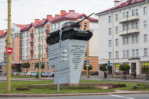 Памятник воинам-освободителям — танк Т-34-85 в Гродно