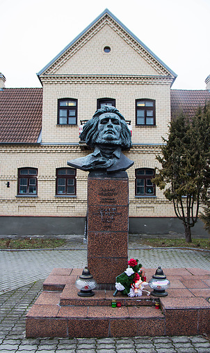 Памятник Адаму Мицкевичу в Гродно