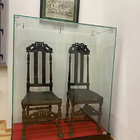 Кресла времен Речи Посполитой из Старого замка — самые старые предметы мебели в Беларуси