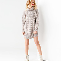 Платье-свитер — 177,38 руб.