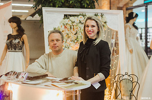 Станислав Мартыненко со старшей дочерью Аленой, администратором салона